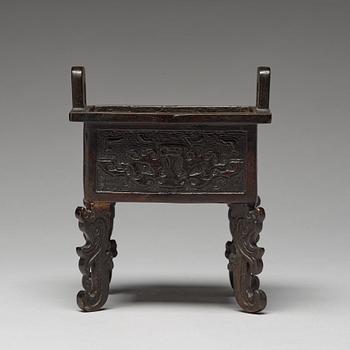 A Chinese bronze censer, early 20th Century.