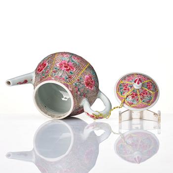 A famille rose tea pot with cover, Qing dynasty, Yongzheng (1723-35).