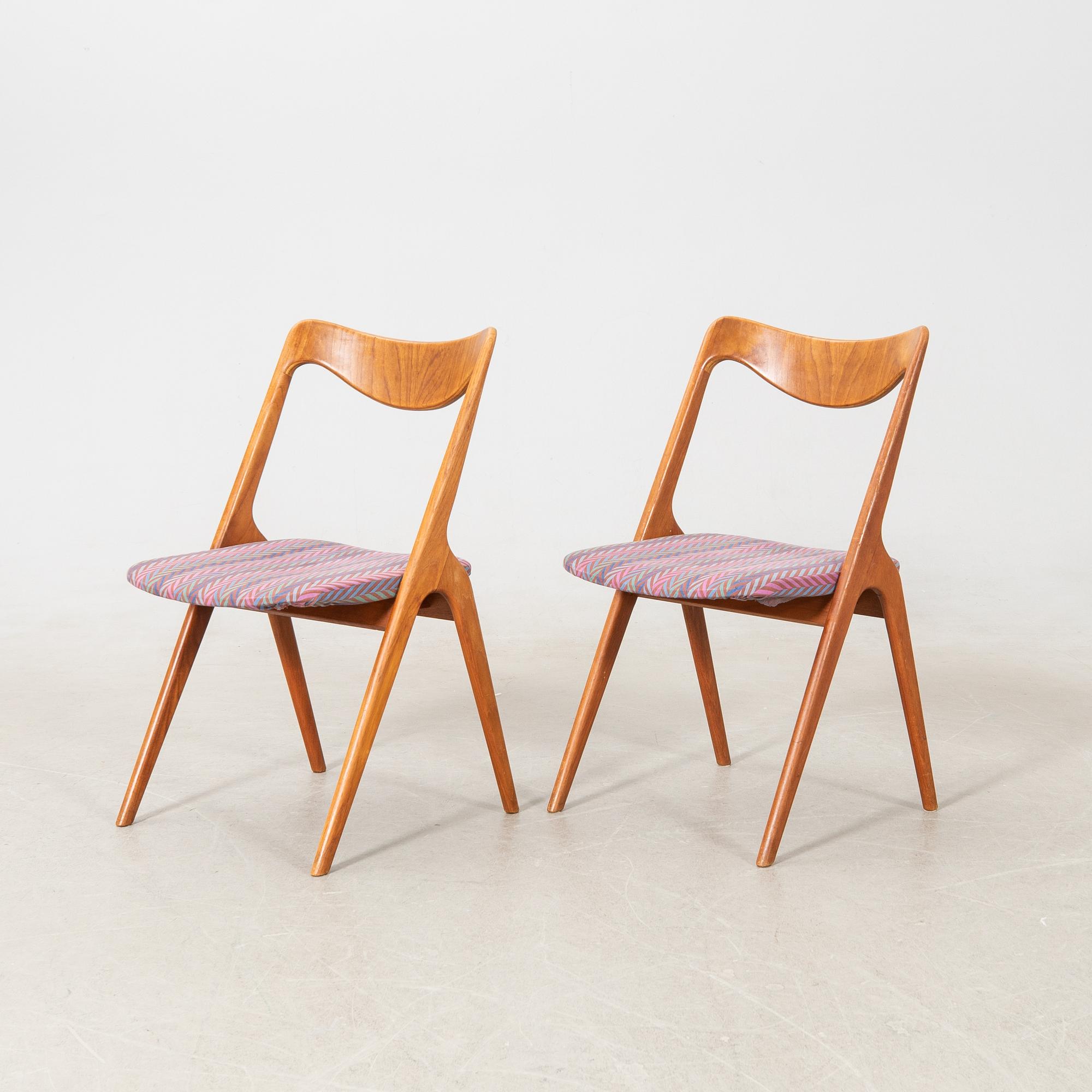 Chairs, a pair, probably Albin Johansson & Söner, Hyssna, second half of the 20th century.