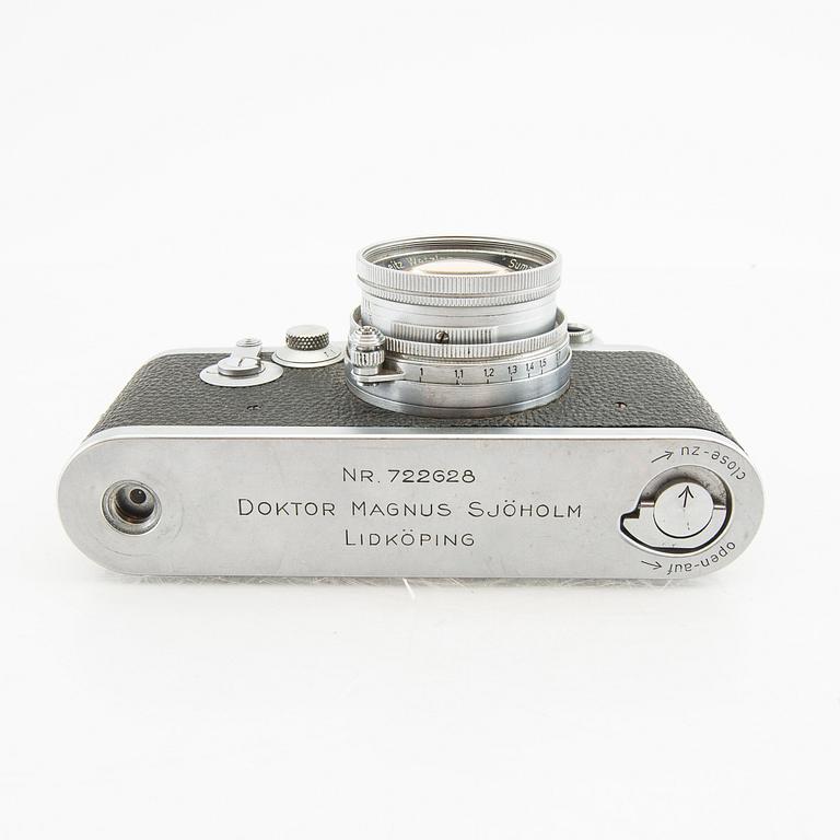 Kameror 2 st samt tillbehör Leica.