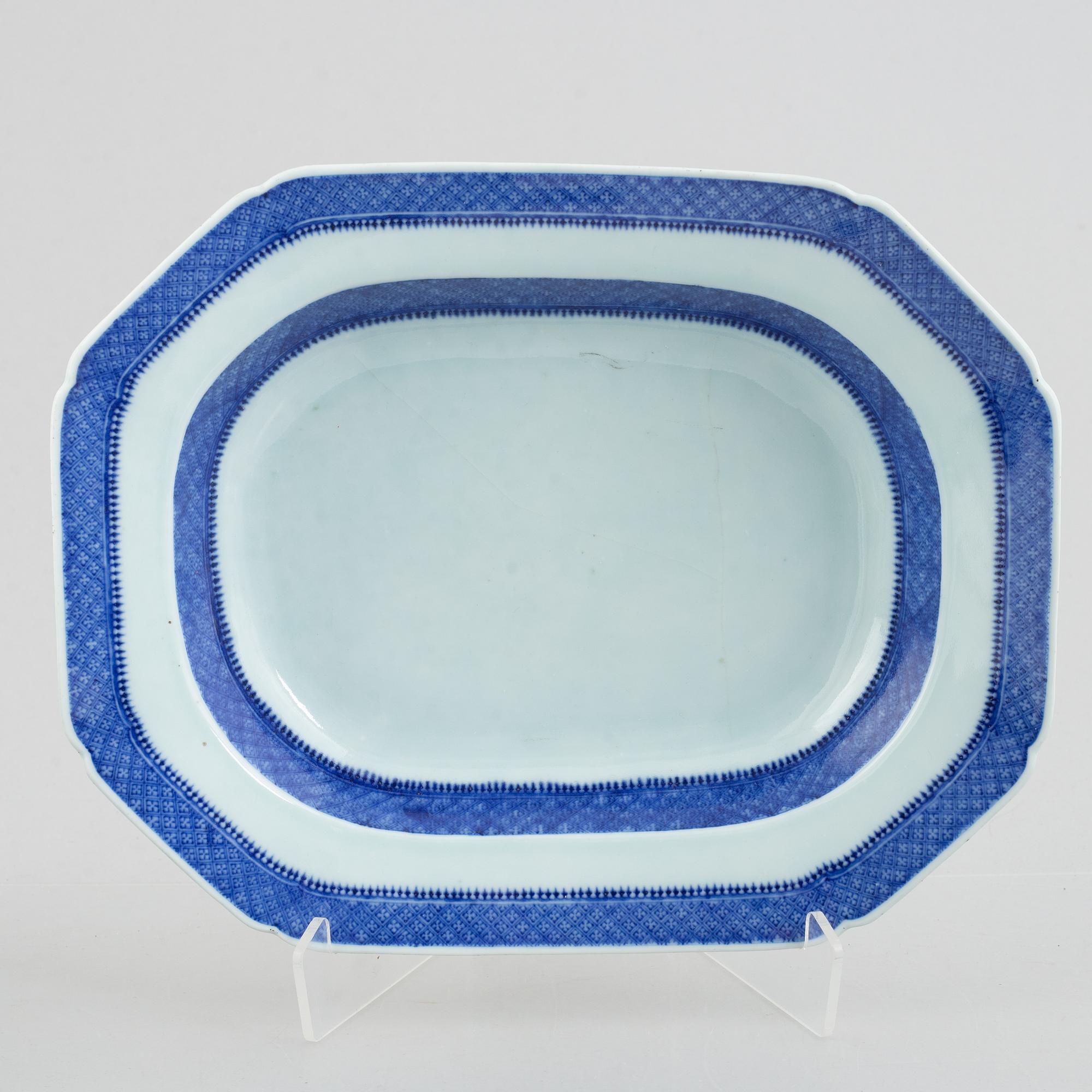 Terrin med lock och fat, kompaniporslin, Kina, Qingdynastin, Qianlong (1736-95).