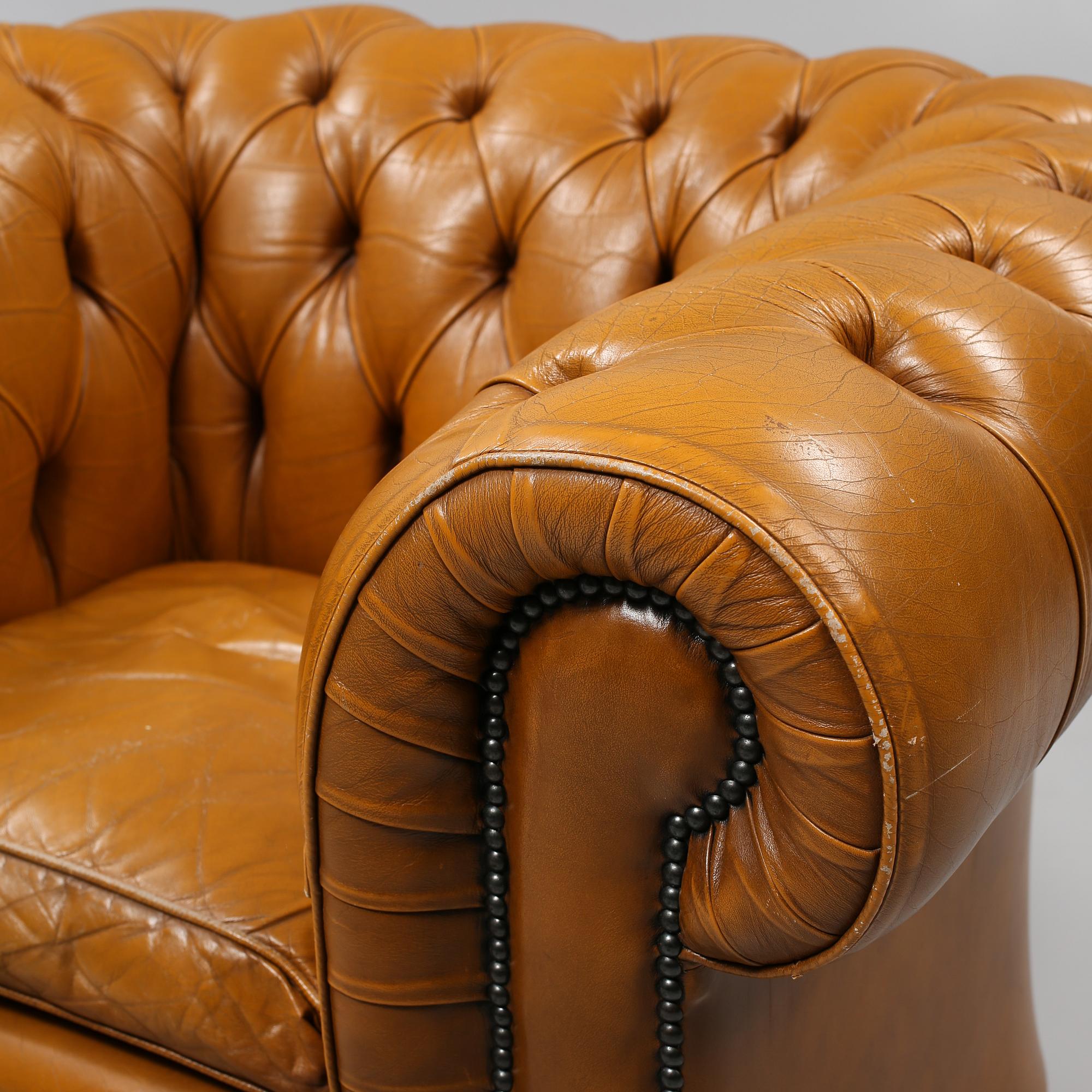 FÅTÖLJ, chesterfieldmodell, 1900-talets slut.