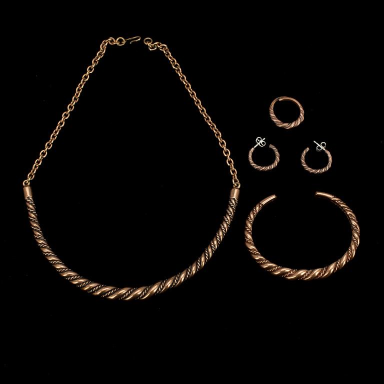 SMYCKESET, brons, Kalevala Koru 1900-talets slut.