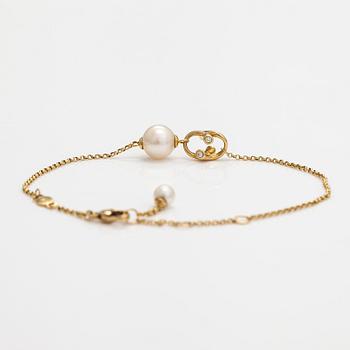 Georg Jensen, An 18K gold bracelet "Magic" with a cultured pearl and diamonds ca. 0.048 ct in total, Denmark.