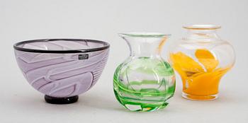 SKÅL samt VASER 2 st, glas, Rolf Sinnemark, Kosta, signerade.