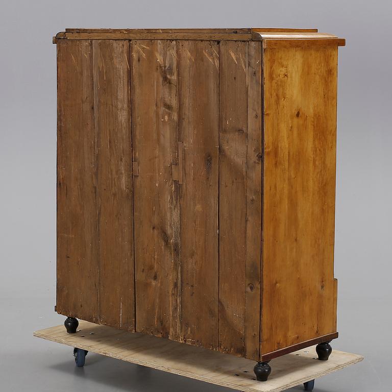 CHIFFONJÈ, Biedermeier/Karl Johan, omkring 1800-talets mitt.