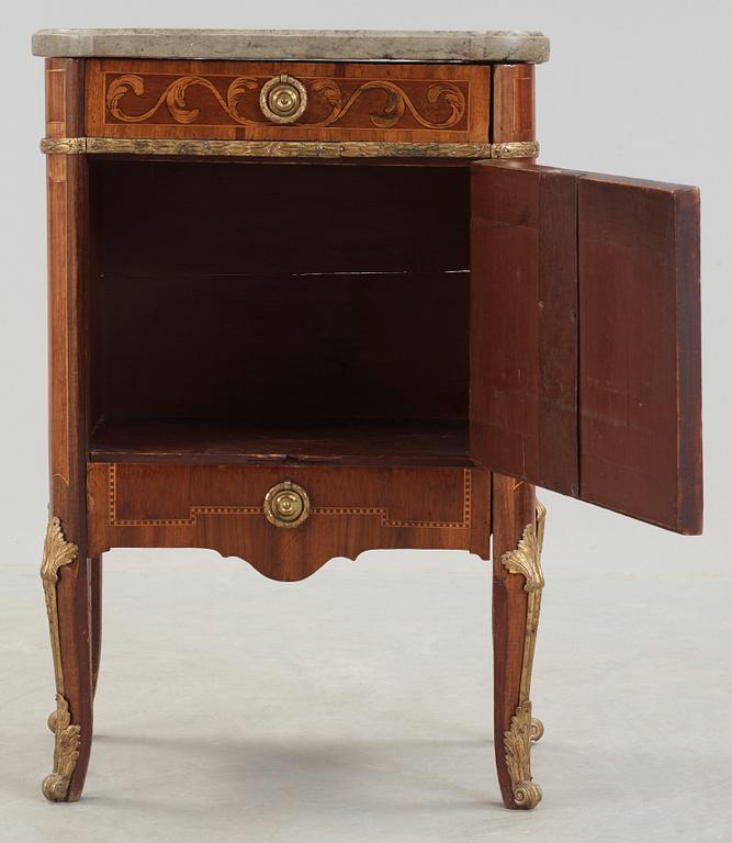 A Gustavian late 18th century chamber pot cupboard, attributed to J. Hultsten.