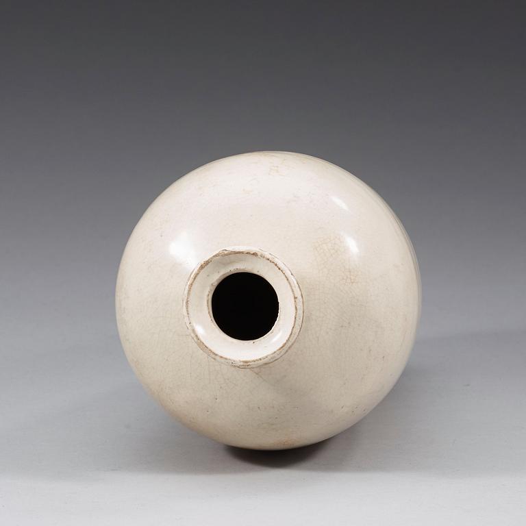 A white glazed 'Meiping' vase, Song dynasty (960-1279).