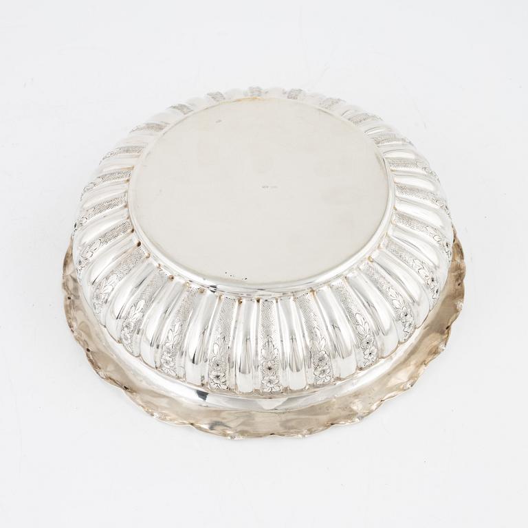 A silver jardinere, mid 20th Century.
