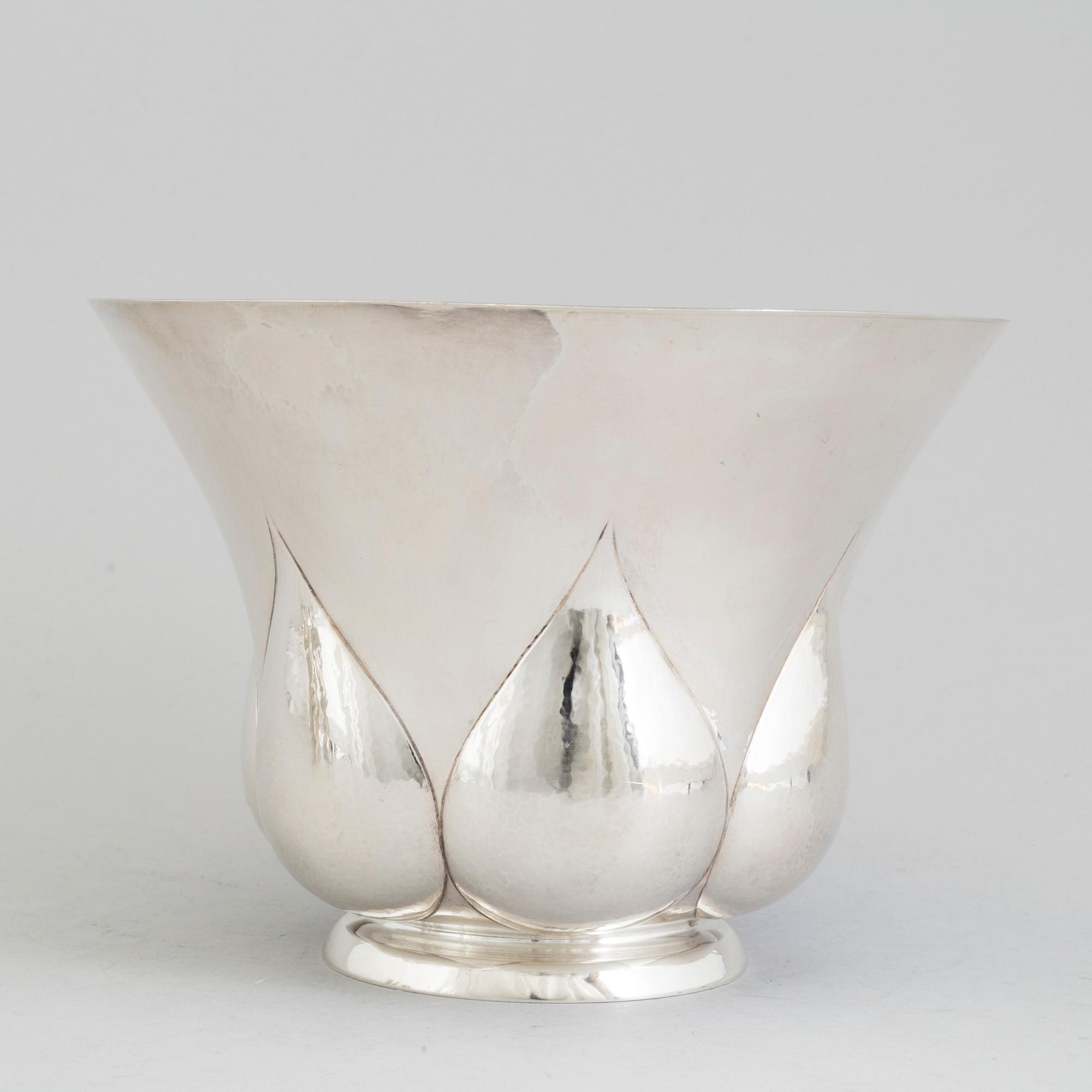 A Swedish Art Nouveau parcel-gilt bowl, maker's mark AB Samuel Pettersson, Linköping 1922.