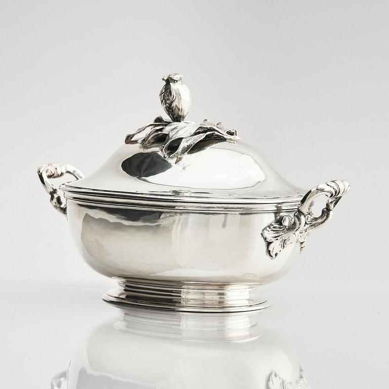 Karl Anderson, a silver tureen with lid, Stockholm 1943.