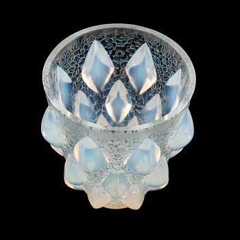 A René Lalique 'Rampillon' opalescent vase, France post 1928.