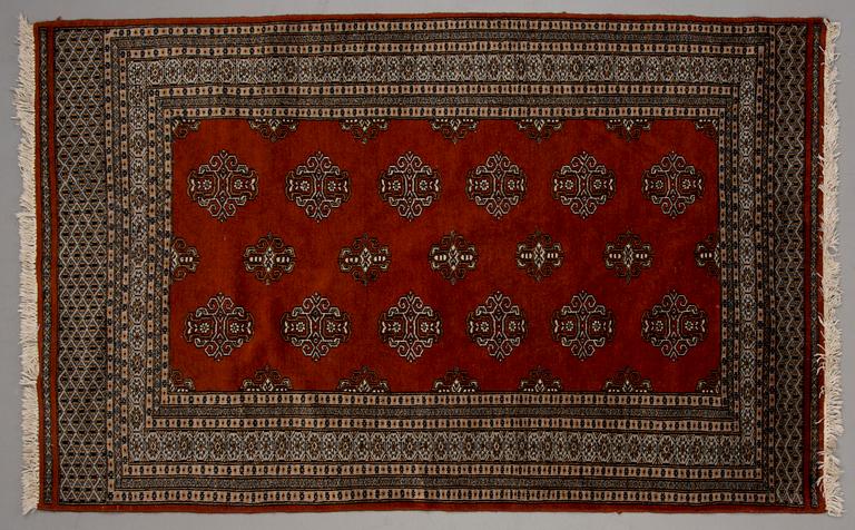 MATTA, Turkestan. Ca 195x124 cm.