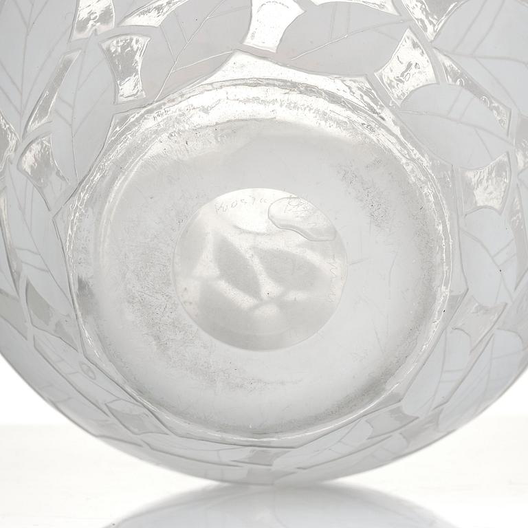 Sven Erik Skawonius, a cameo glass vase, Kosta, Sweden, 1940s, model 182.