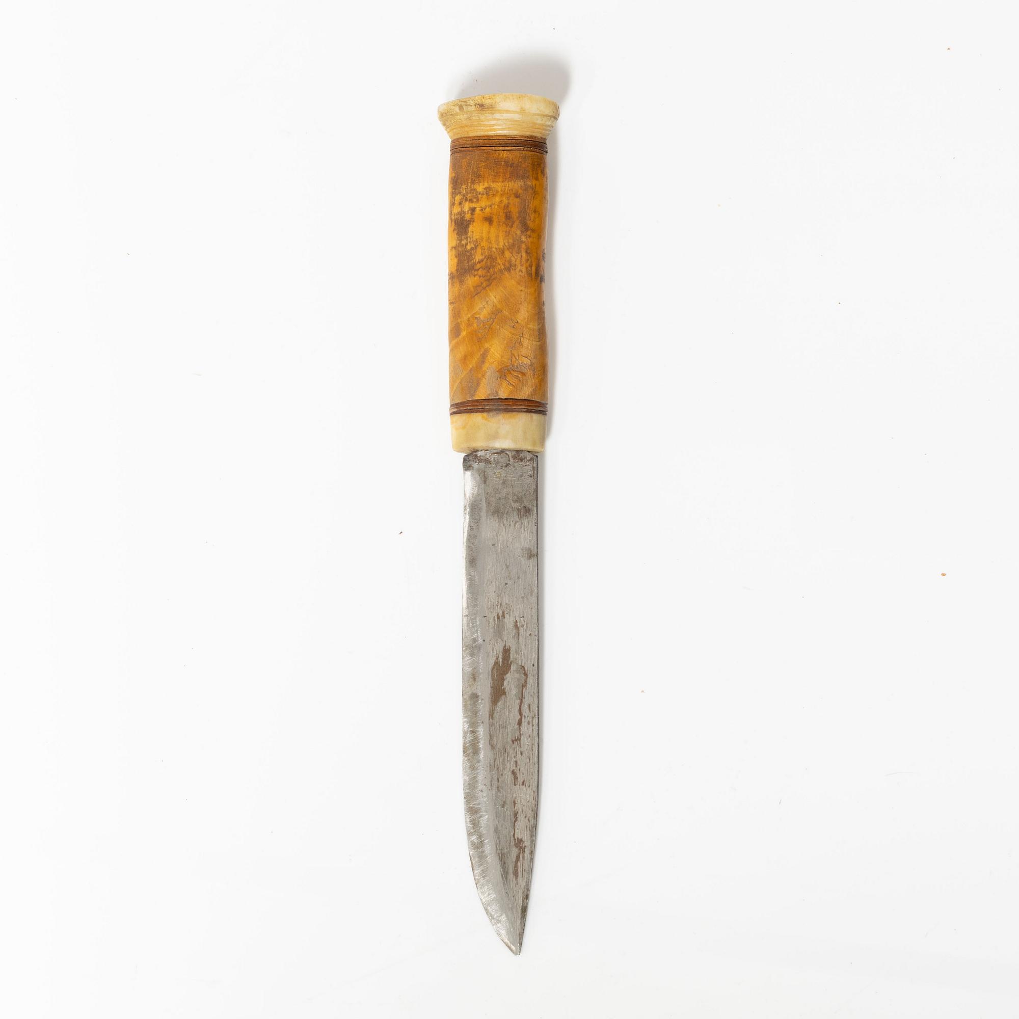 Nils Nilsson Skums egen kniv, signerad och daterad 1935.