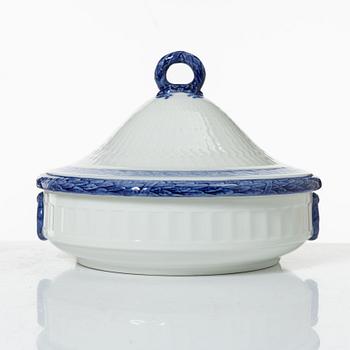 Arnold Krogh, service, 38 pieces, porcelain, "Blue Fan", Royal Copenhagen, Denmark.