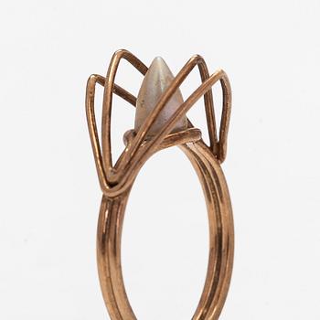 Ring, odlad pärla, 14K guld.