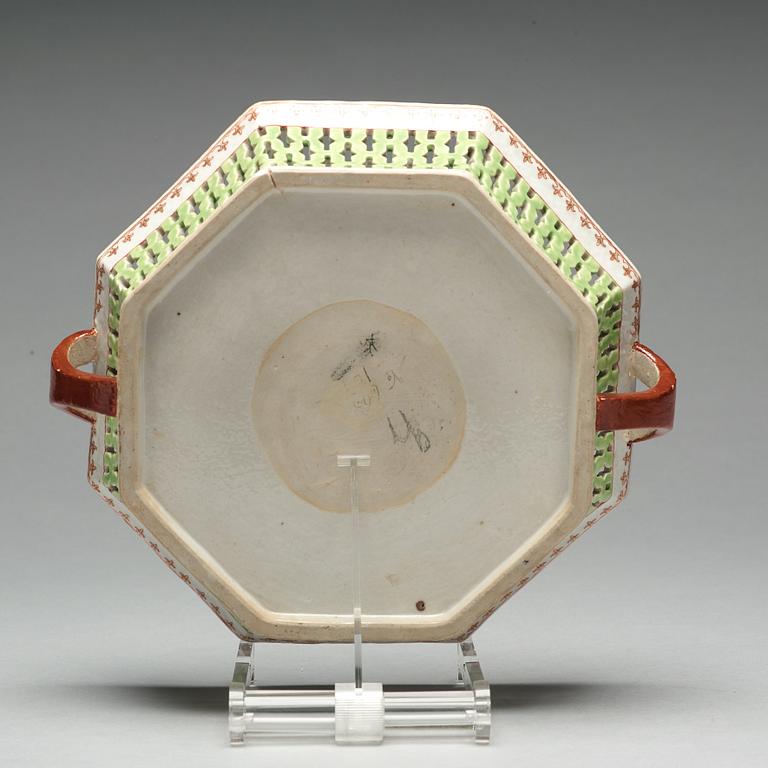 A large famille rose chesnut basket, Qing dynasty, 18th century.
