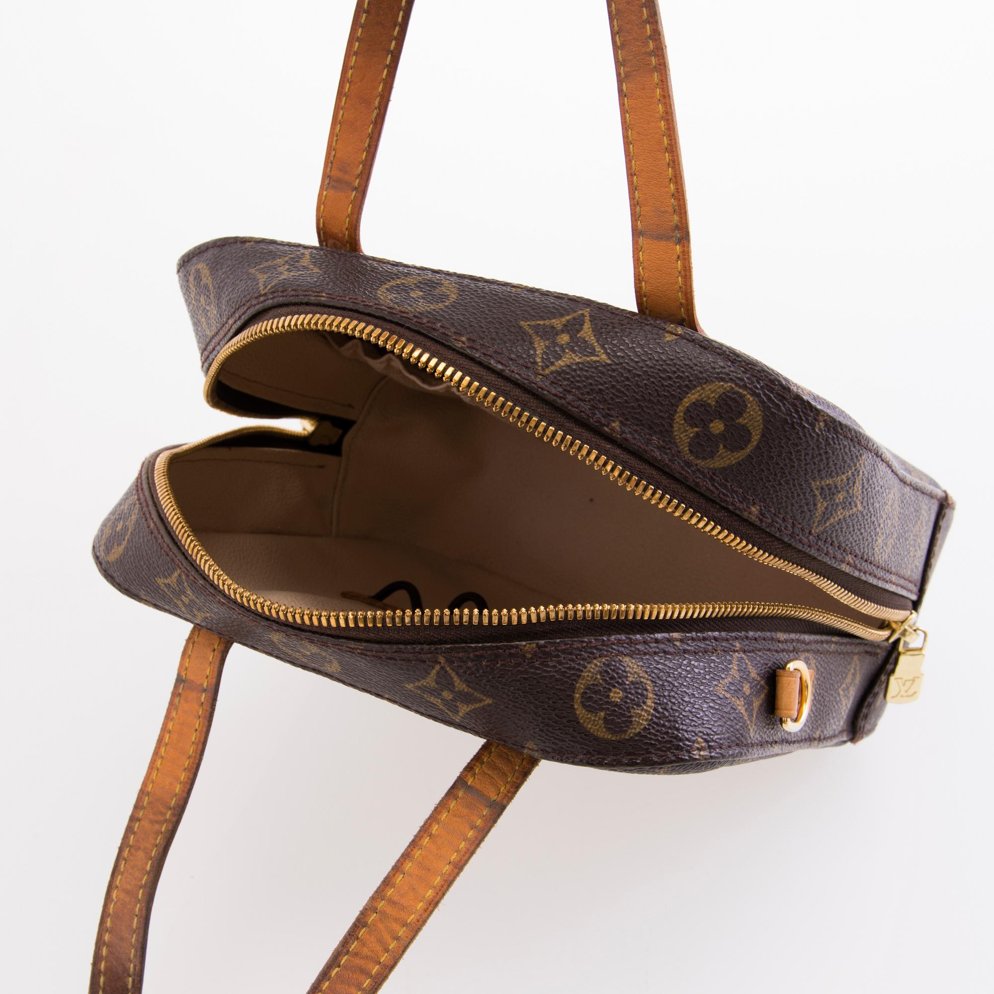 LOUIS VUITTON, LAUKKU, LOMPAKKO JA VYÖ.