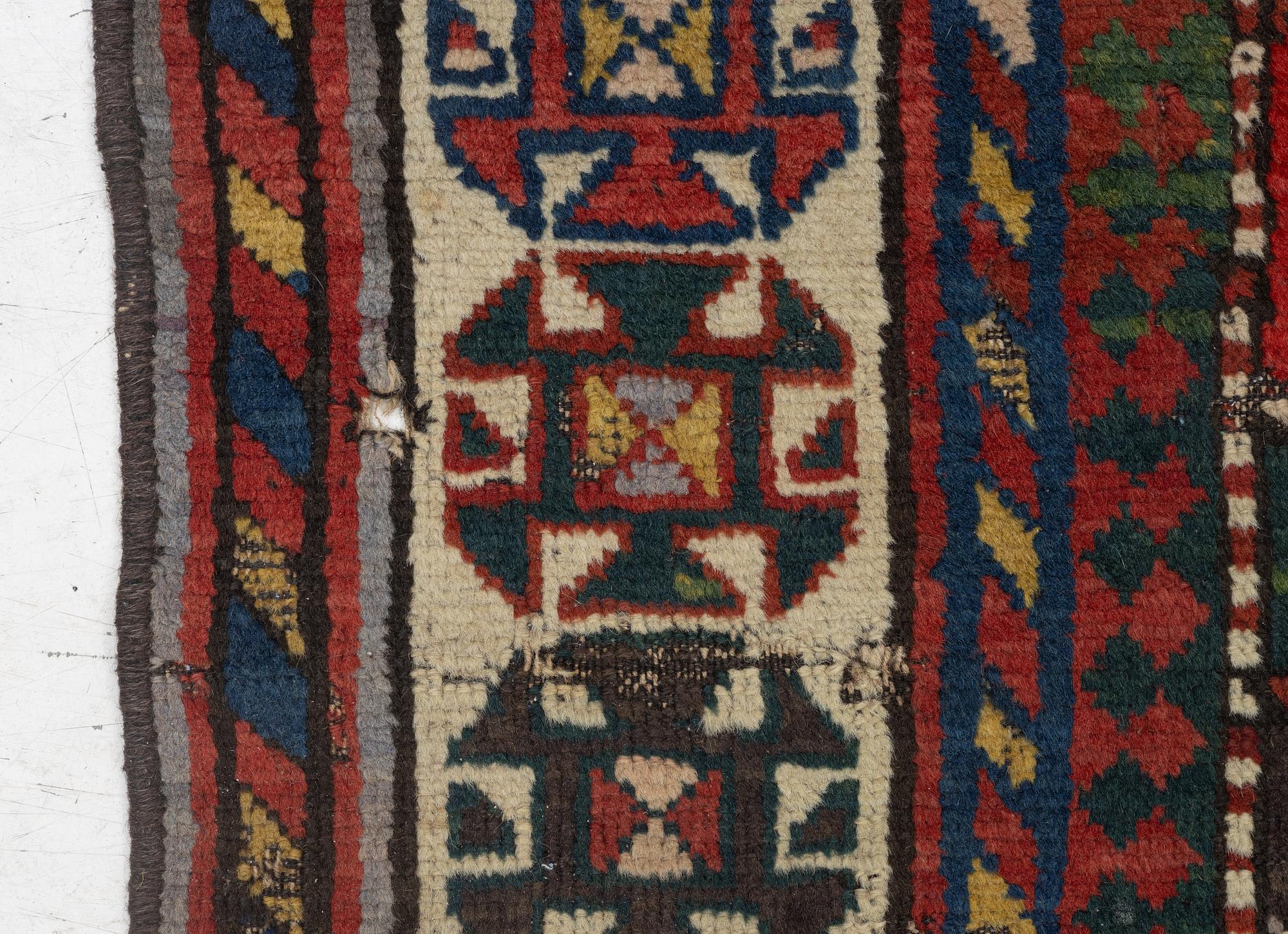 Matta, antik Moghan, Kazak området, södra Kaukasus, ca 180 x 107 cm.