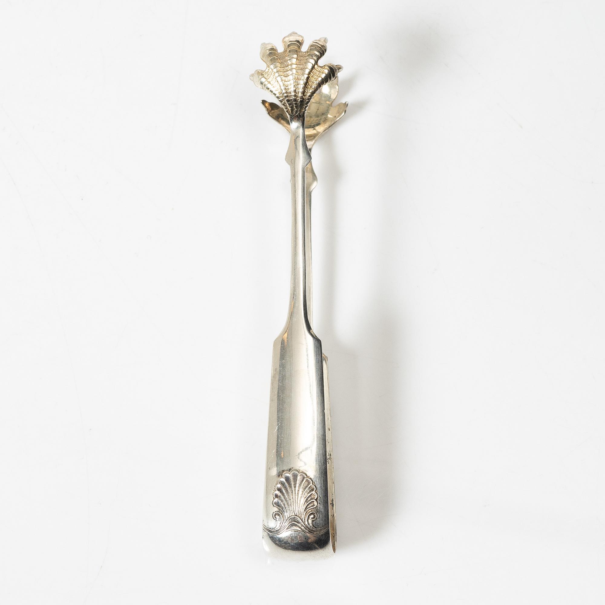 A sugar bowl with sugar tongs, silver, marks of Finlands Guldsmeds ab, Turku 1913 and Kuopios Guldsmed Ab, Oulu 1929.