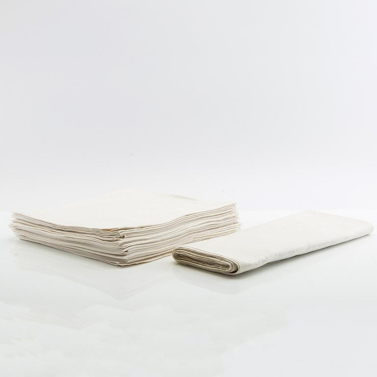 Tablecloth and napkins, 22 pcs, Damask, first half/mid 20th century.
