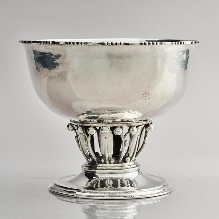Georg Jensen, skål på fot, Köpenhamn ca 1919-21, modell 19, svenska importstämplar GABF.