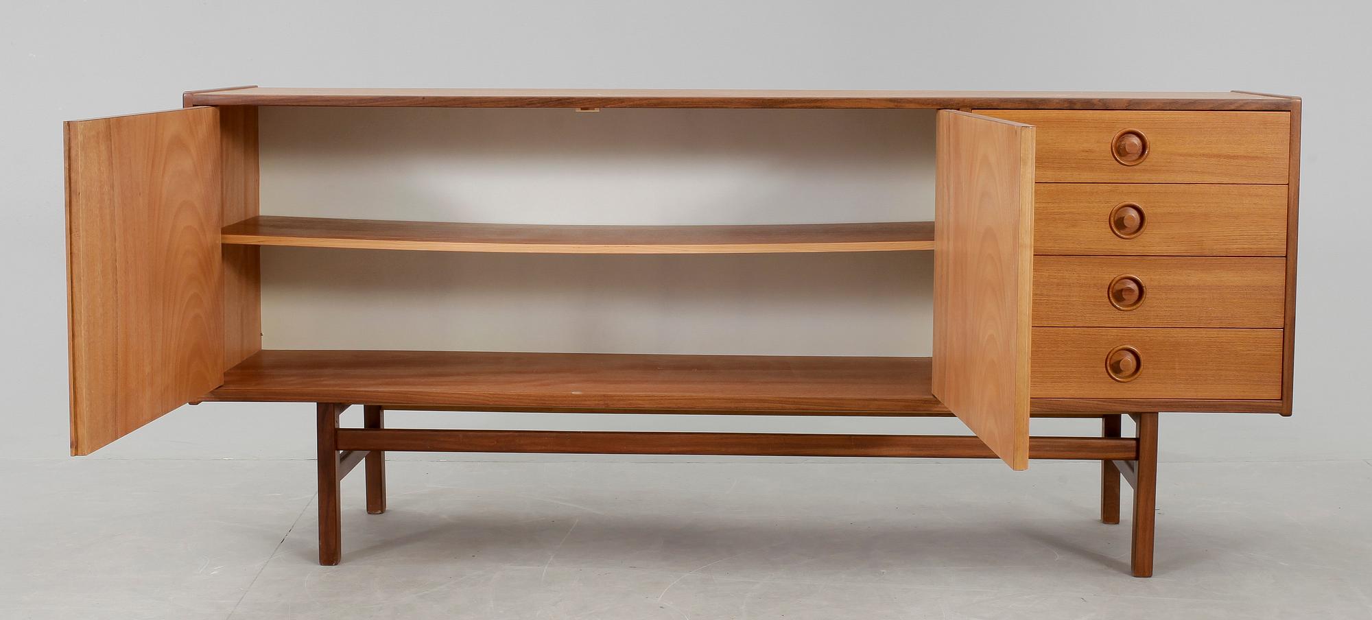 SIDEBOARD, omkring 1900-talets mitt.