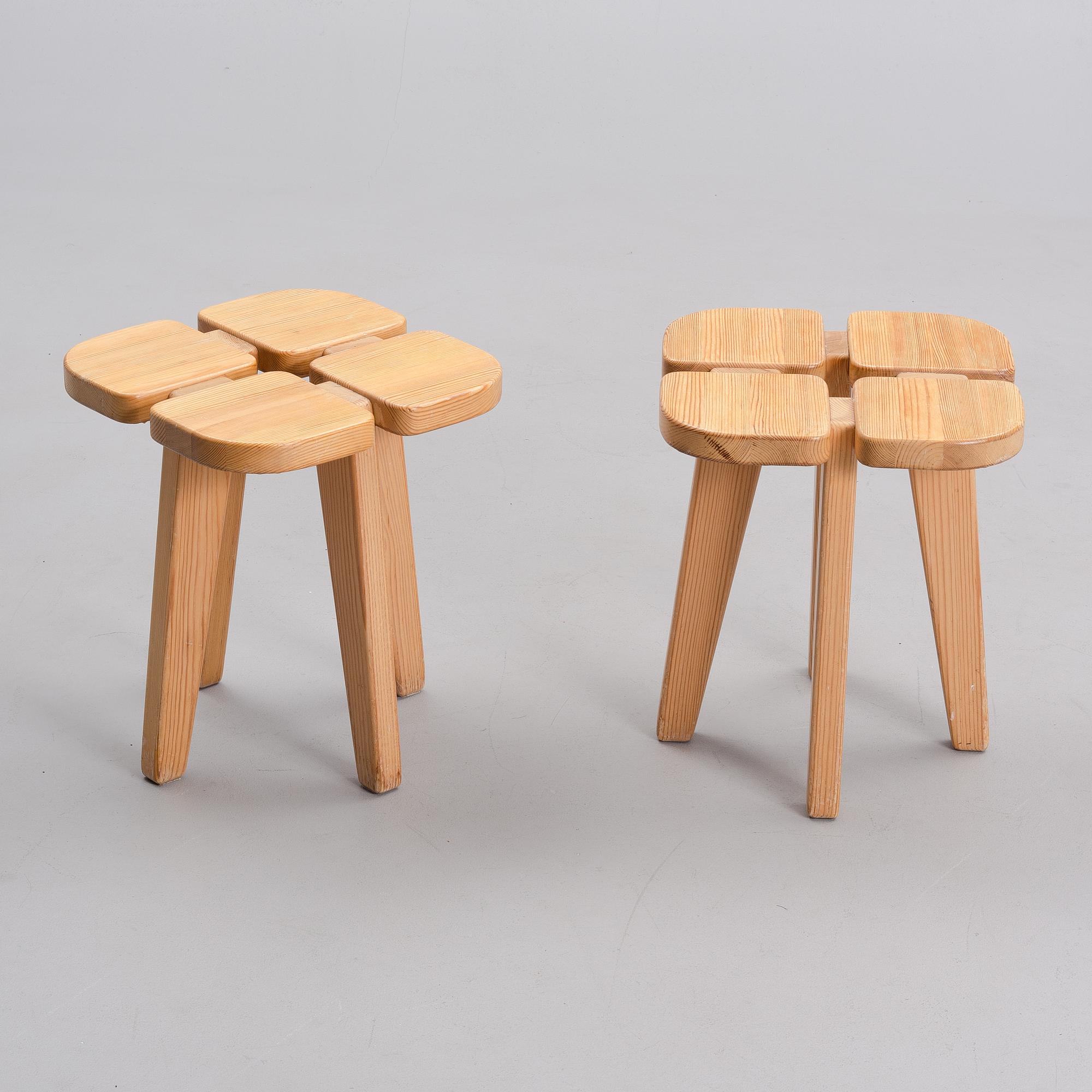 LISA JOHANSSON-PAPE, A PAIR OF STOOLS. Apila. Oy Stockmann Ab, Keravan puusepäntehdas. 1970/80´s.