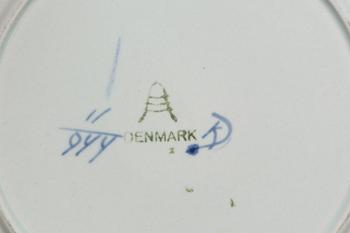 SERVISDELAR, 19 delar, "Tranquebar", fajans, Royal Copenhagen, Danmark. 1900-talets mitt.