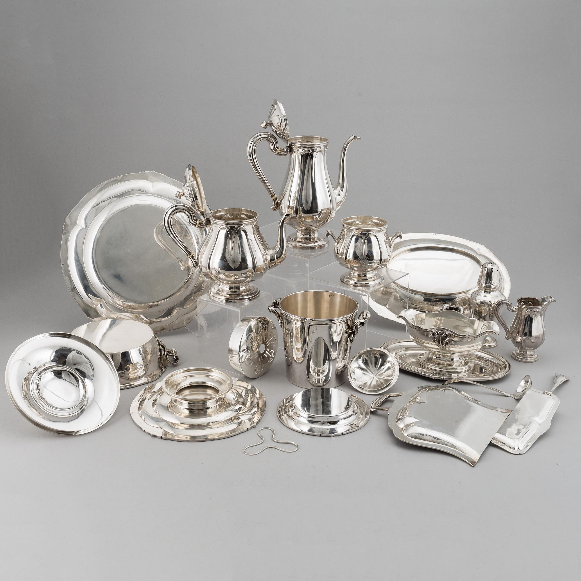 A French 20th century silver 950/1000 service, marked EC, Paris.