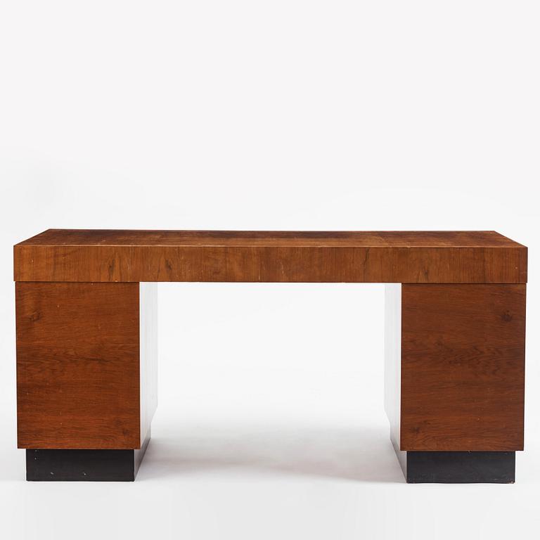 Kurt von Schmalensee, a desk and armchair, executed by AB David Blomberg for the Stockholm exhibition in 1930.