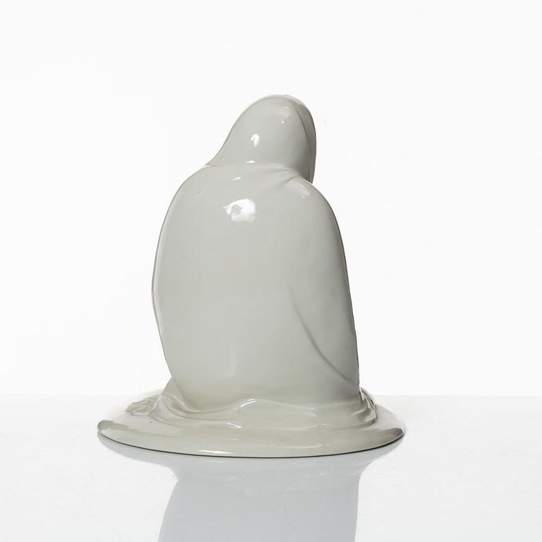 E Barlach, figurin, porslin "Sittande flicka" 1908.