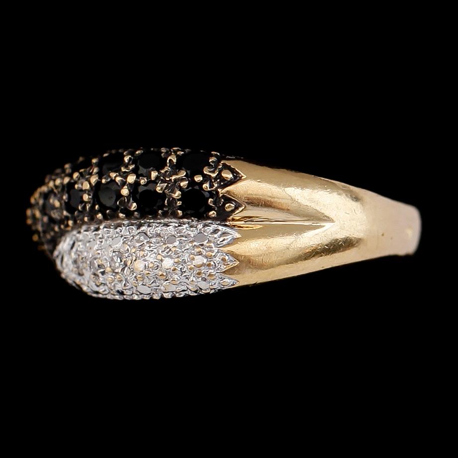 RING, 18 k guld, briljantslipade diamanter. Vikt ca 4,4 g.