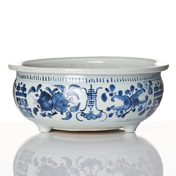 A blue and white censer, Qing dynasty, 19th Century.