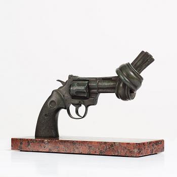 Carl Fredrik Reuterswärd, "Non-Violence".