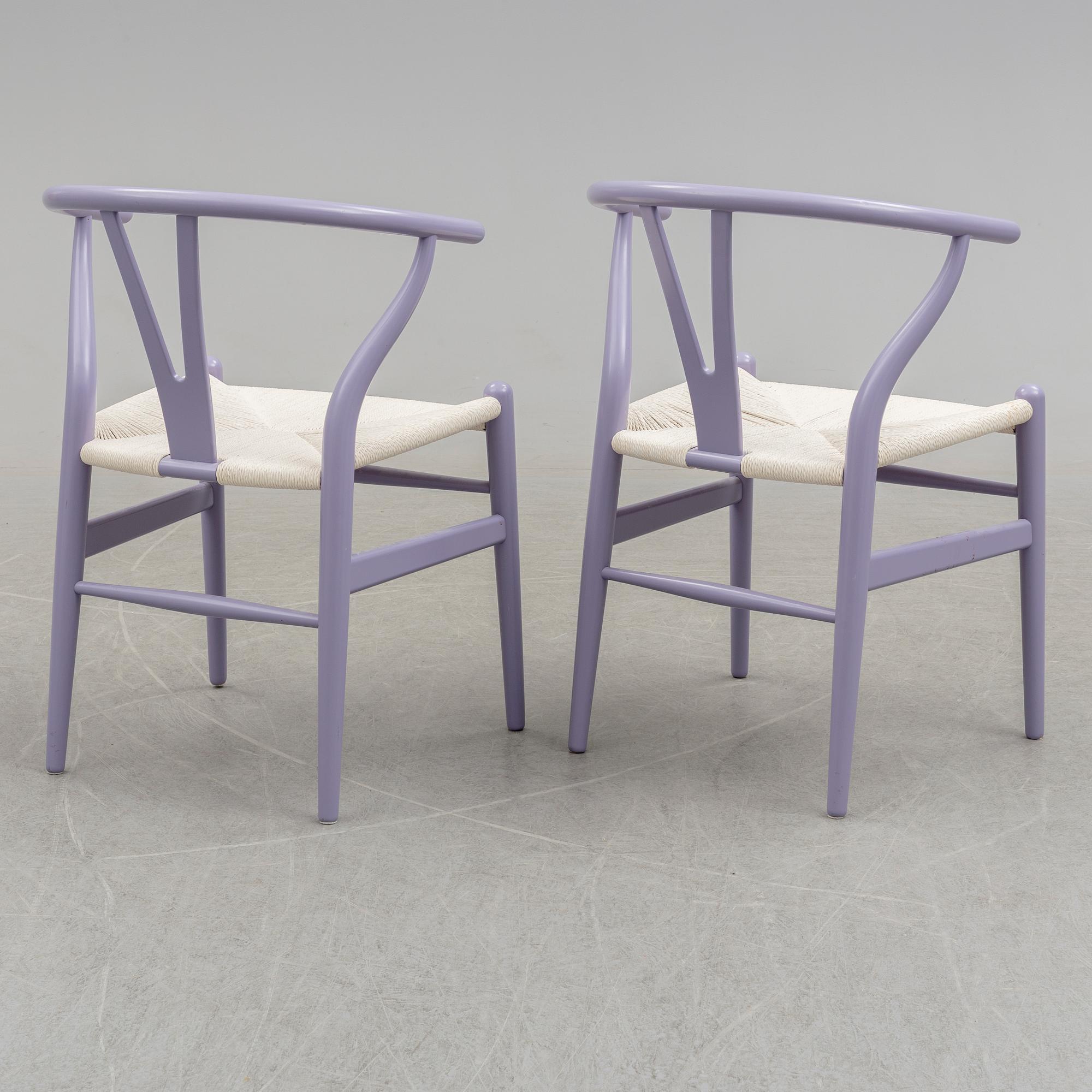 HANS J WEGNER, karmstolar, ett par, "Y-stolen", Carl Hansen & Søn, 2000-tal.