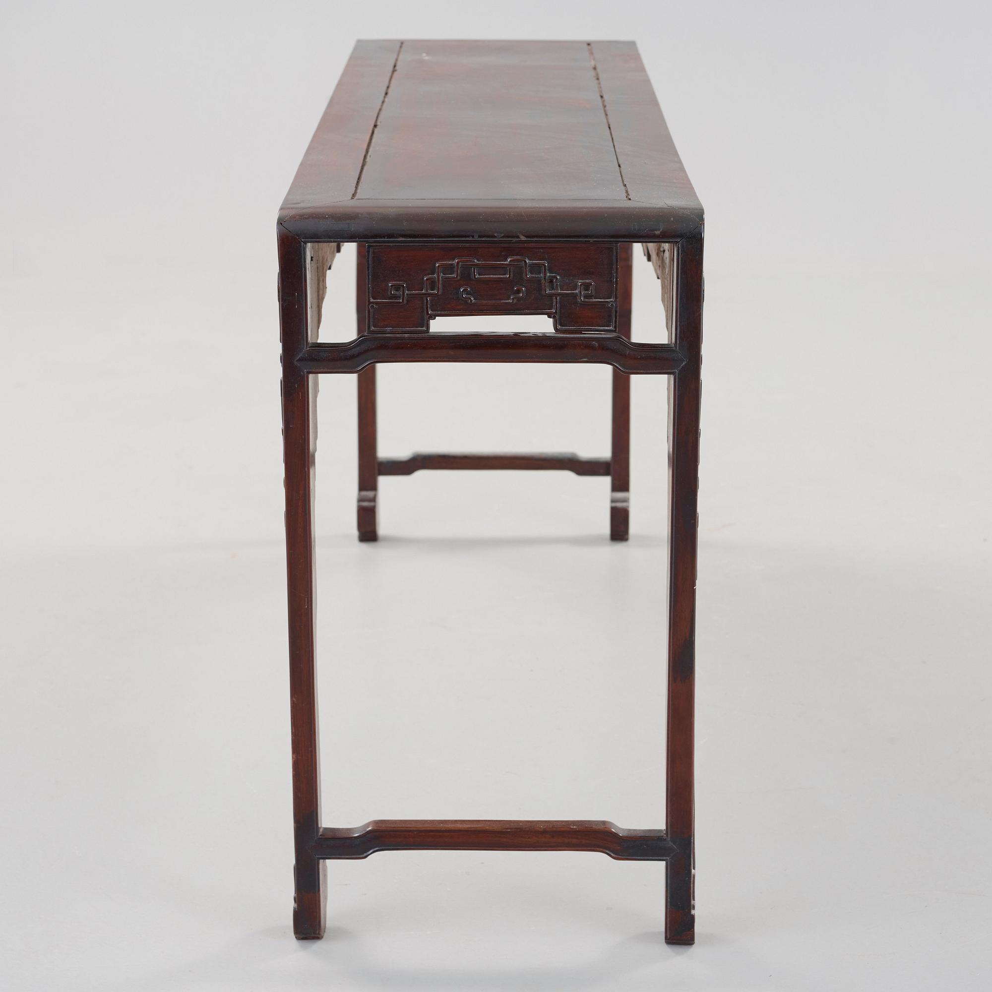 ALTARBORD, hardwood. Sen Qingdynasti.