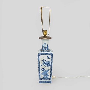 Pöytävalaisin, posliinia, Kiina, myöhäinen Qing-dynastia, 1800/1900-luku.