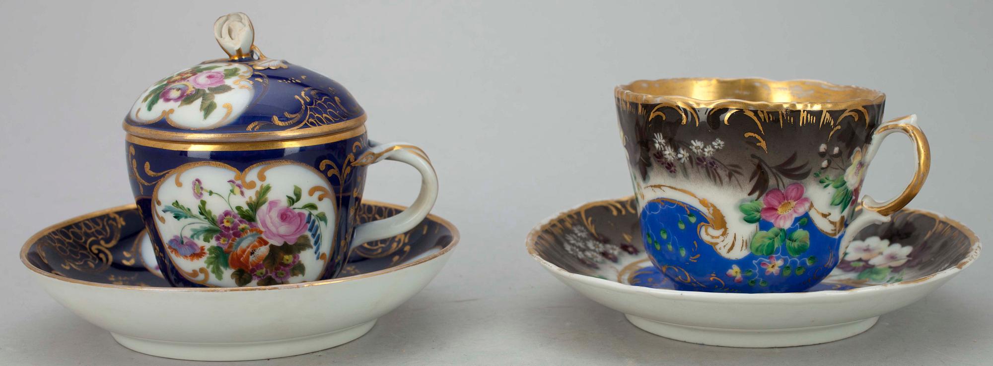 KOPPAR, 2 st, porslin, Popov, Ryssland, samt andra ostämplad, möjligen Ryssland. 1800-talets slut.