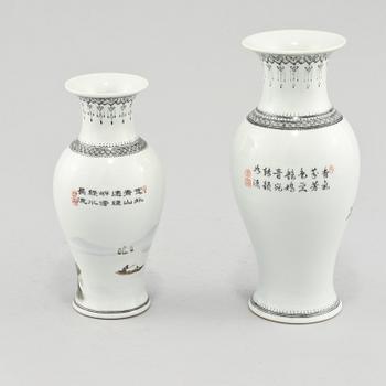 VASER, 2 st, porslin, Kina, 1900-tal.