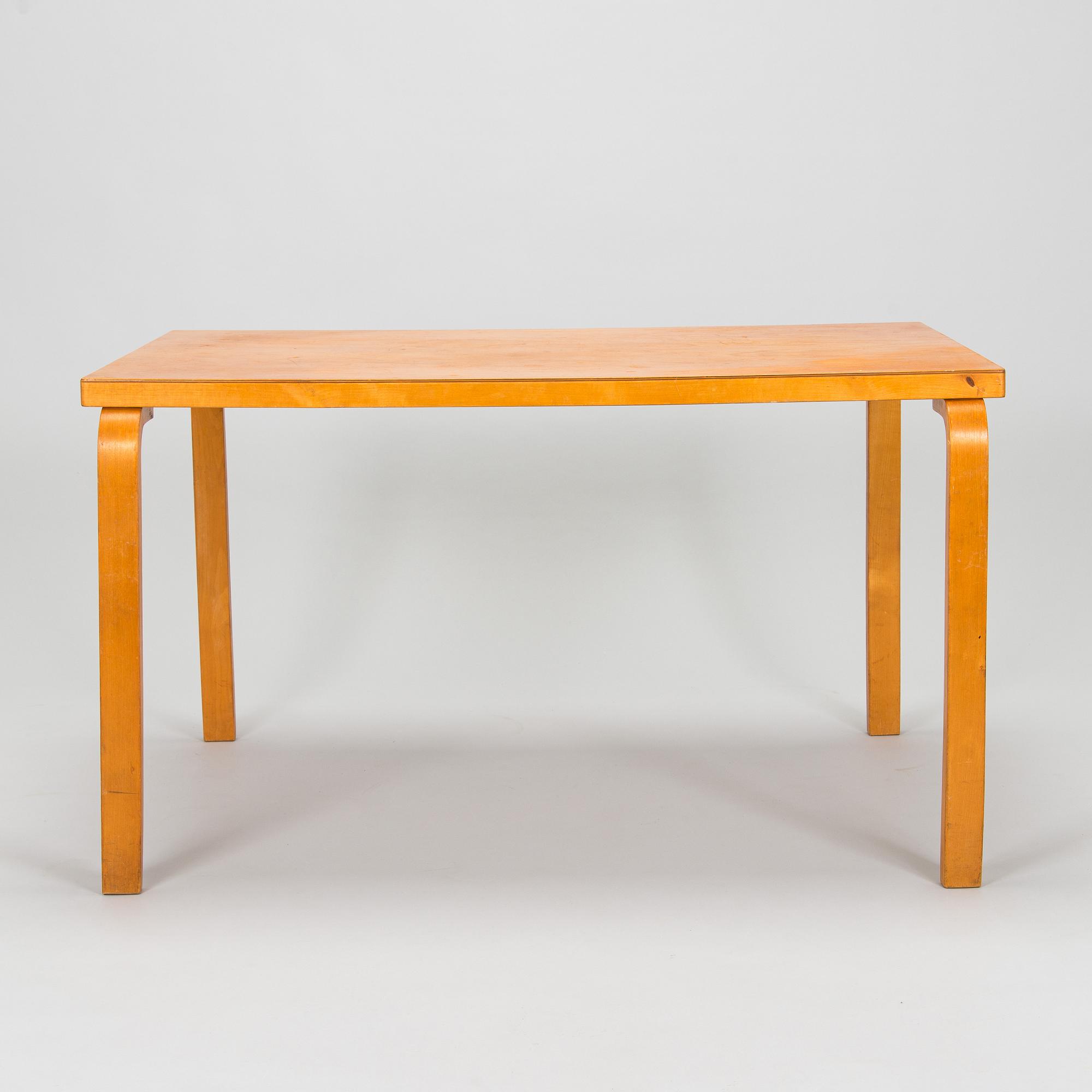 Alvar Aalto, bord, modell 82 för O.Y. Huonekalu- ja Rakennustyötehdas A.B. 1900-talets mitt.