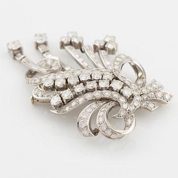 A platinum brooch with round brilliant and baguette-cut diamonds.