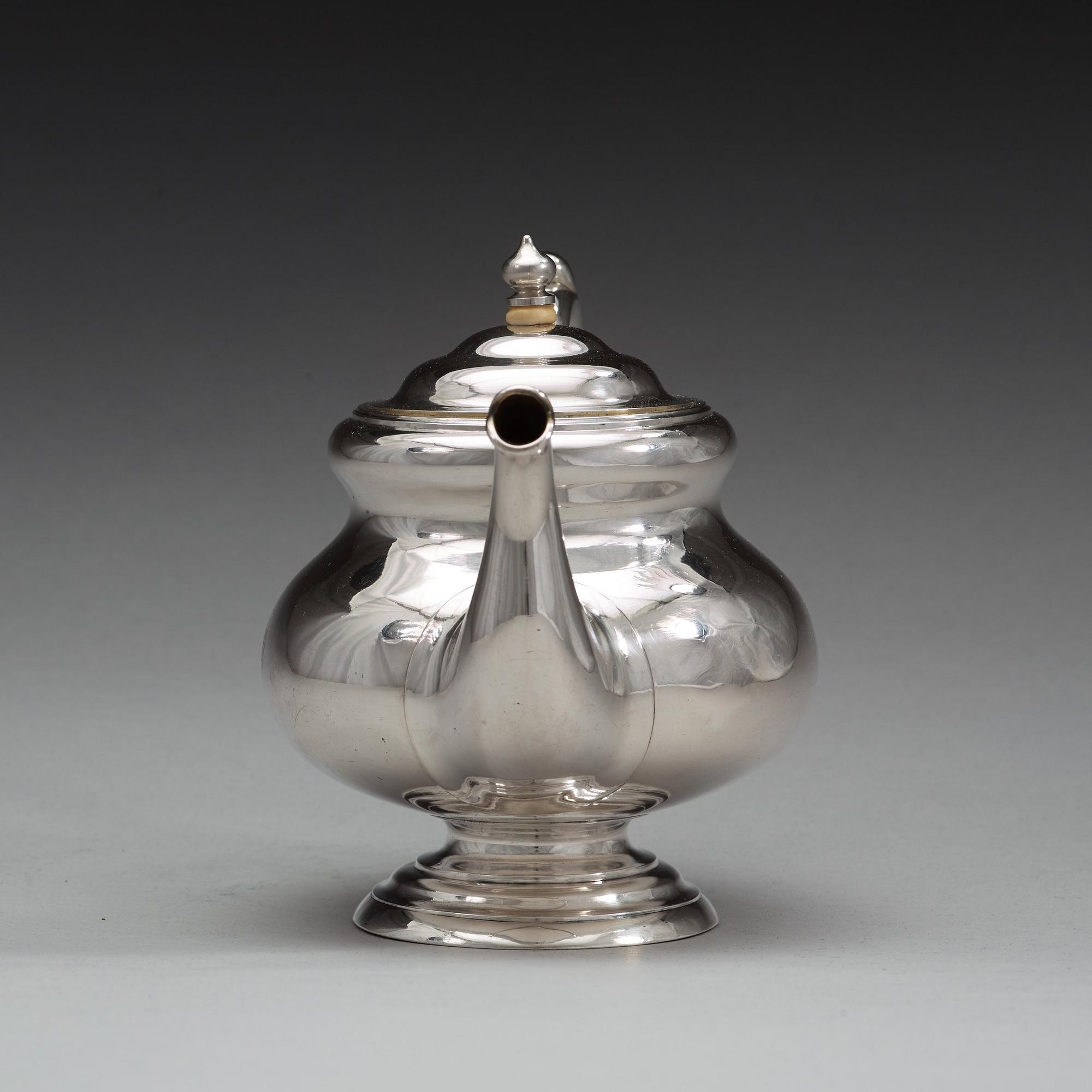 MICHAEL PEIPPO, S:t Petersburg 1859, tekanna, silver.