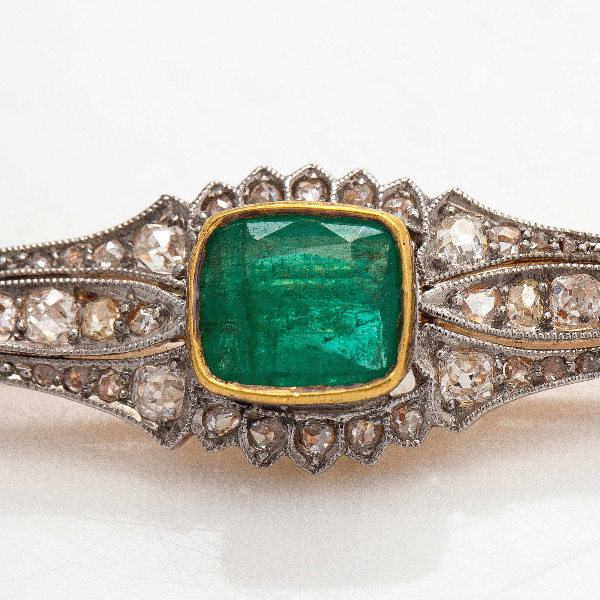 Brooch, faceted emerald, rose cut diamonds, 18K gold, A. Tillander.