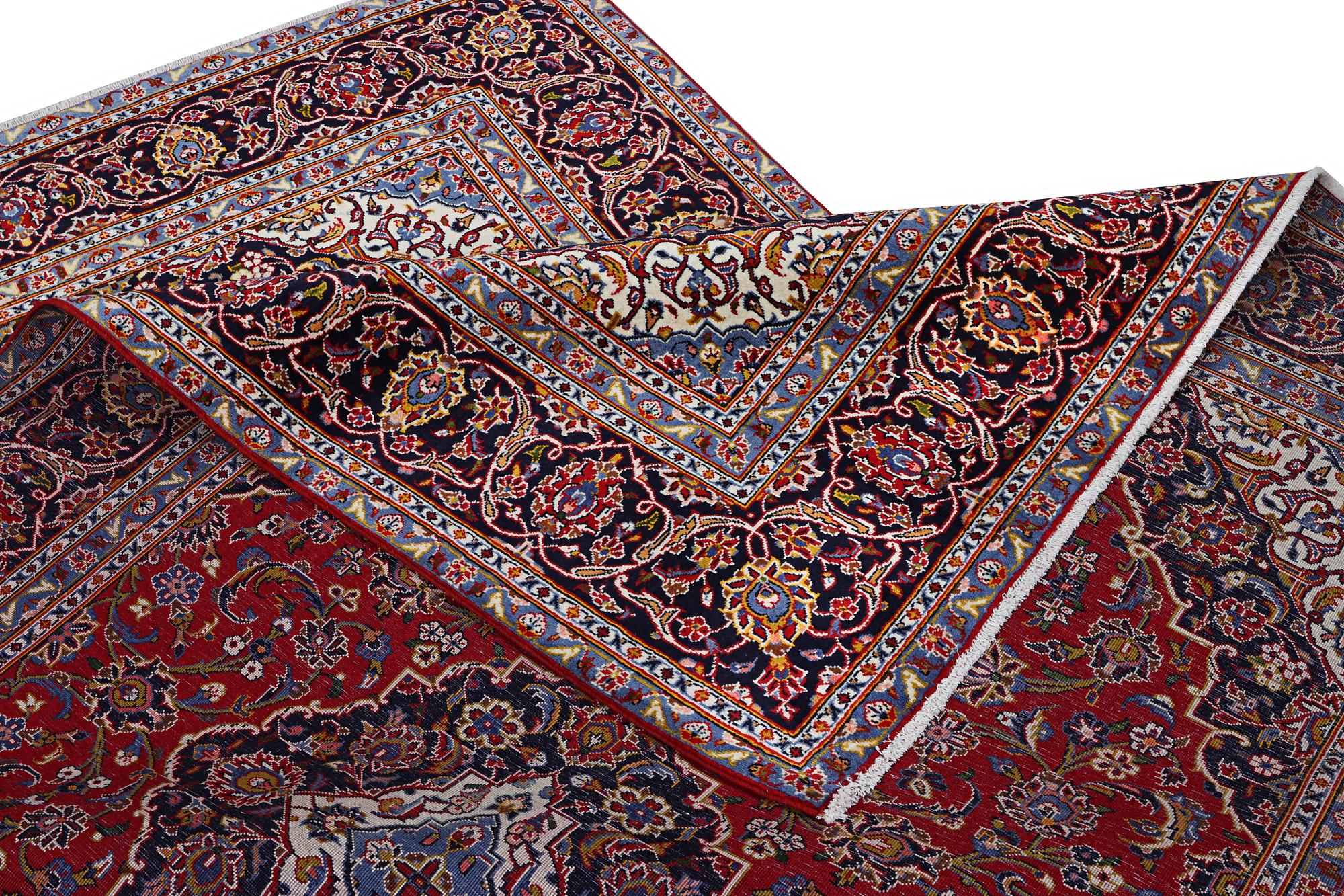 A Kashan carpet, c. 297 x 189 cm.