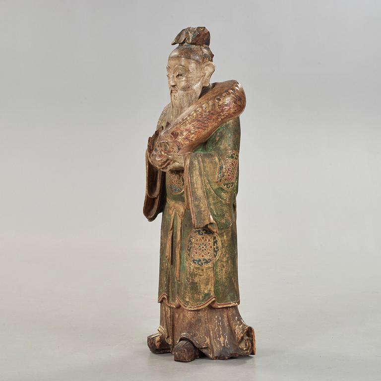 A large wooden scultpure of a daoist dignitary, 17/18th Century.