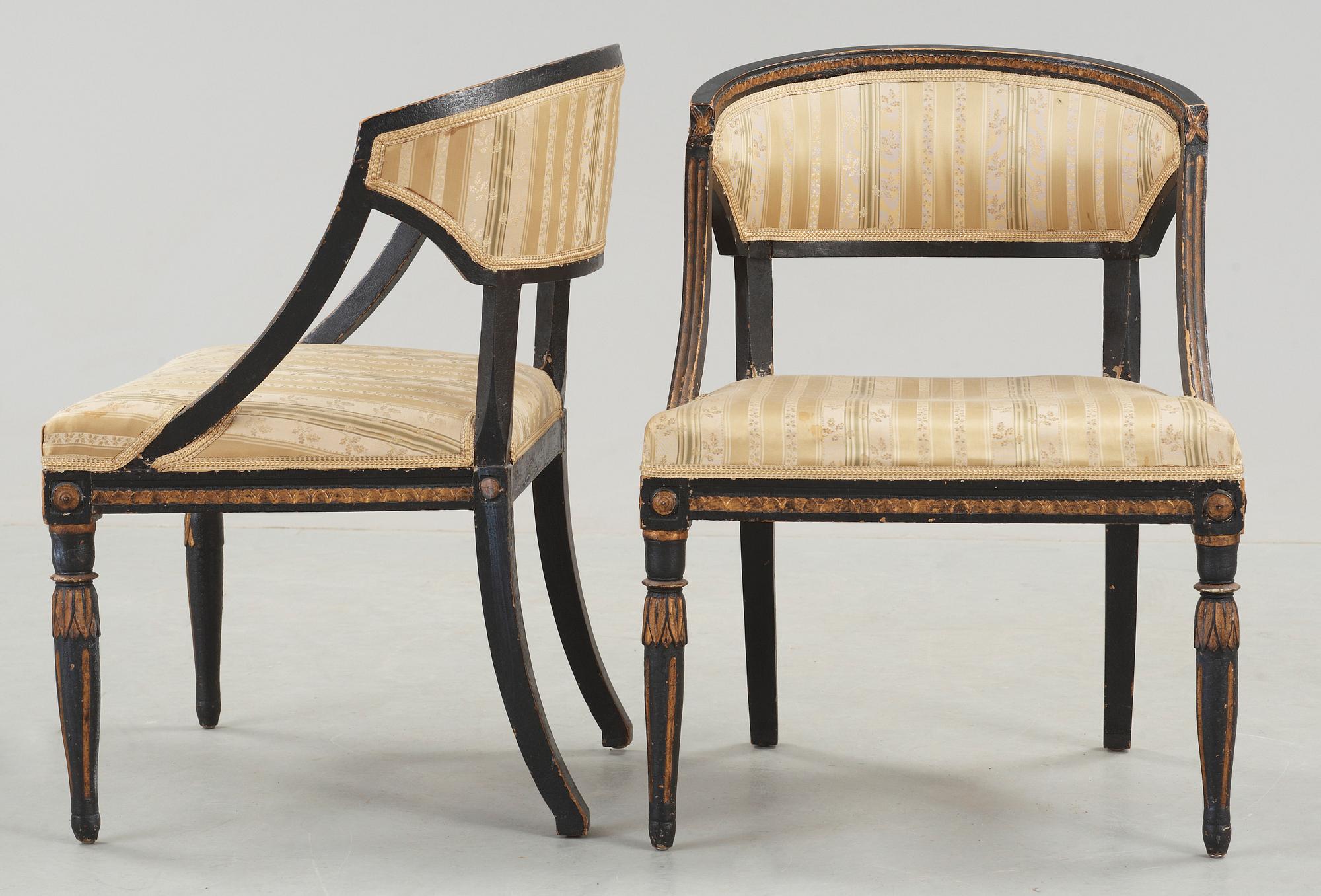 BALJFÅTÖLJER, ett par, sengustavianska, 1800-talets första hälft.