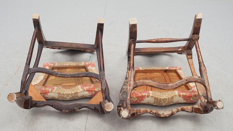 STOLAR, 2 st snarlika, rokoko, 1700-talets mitt.