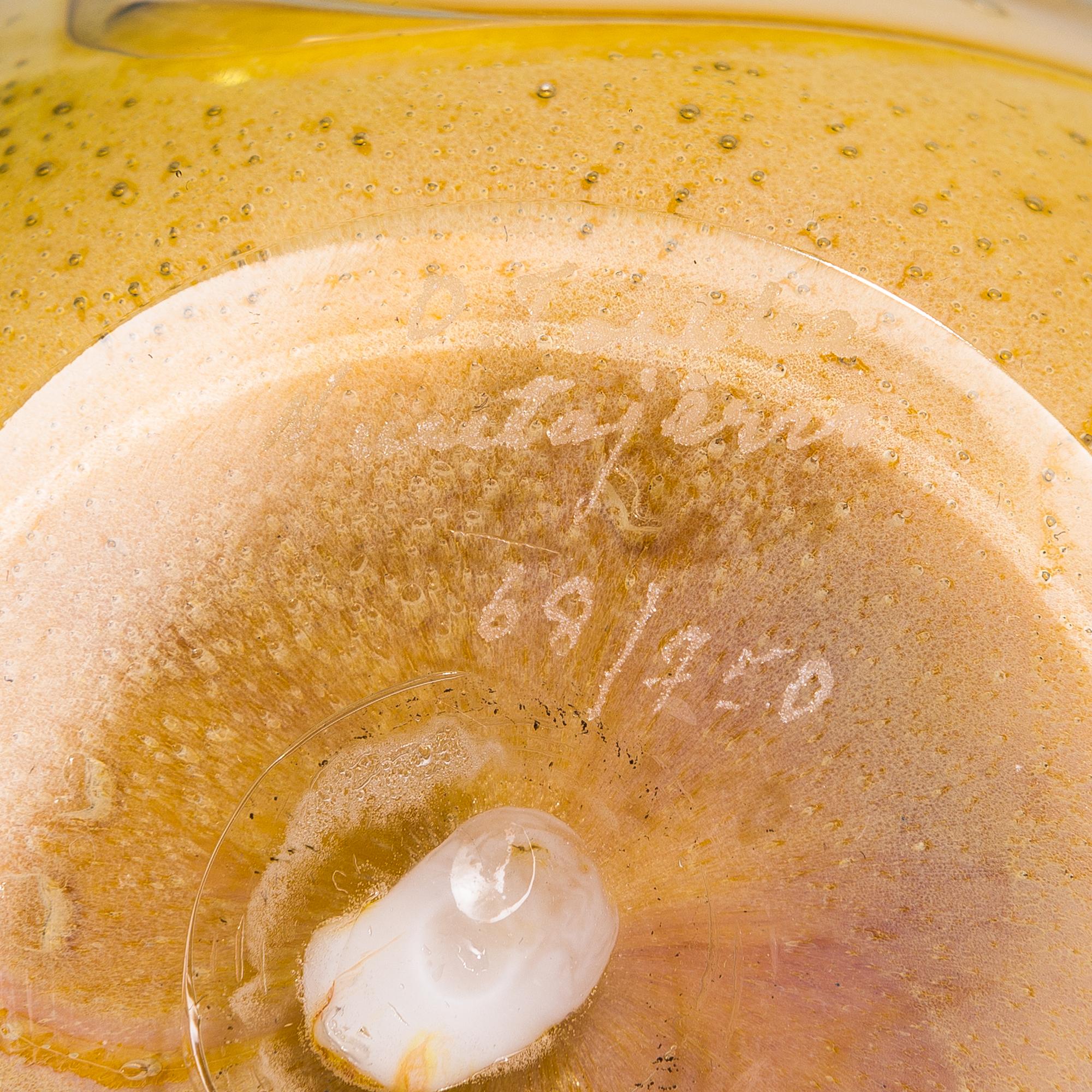 OIVA TOIKKA, A decorative glass egg, signed O. Toikka, Nuutajärvi 68/750.